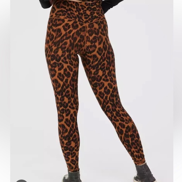 ♥️… Offline Aerie Leopard Leggings - Picture 2 of 3